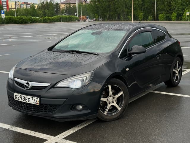 Аренда авто Opel Astra GTC 2013